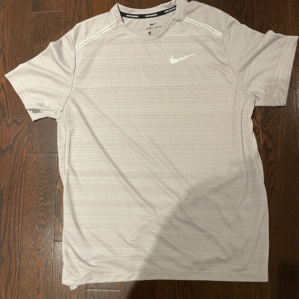 NWOT // Mens Nike dry fit grey tee